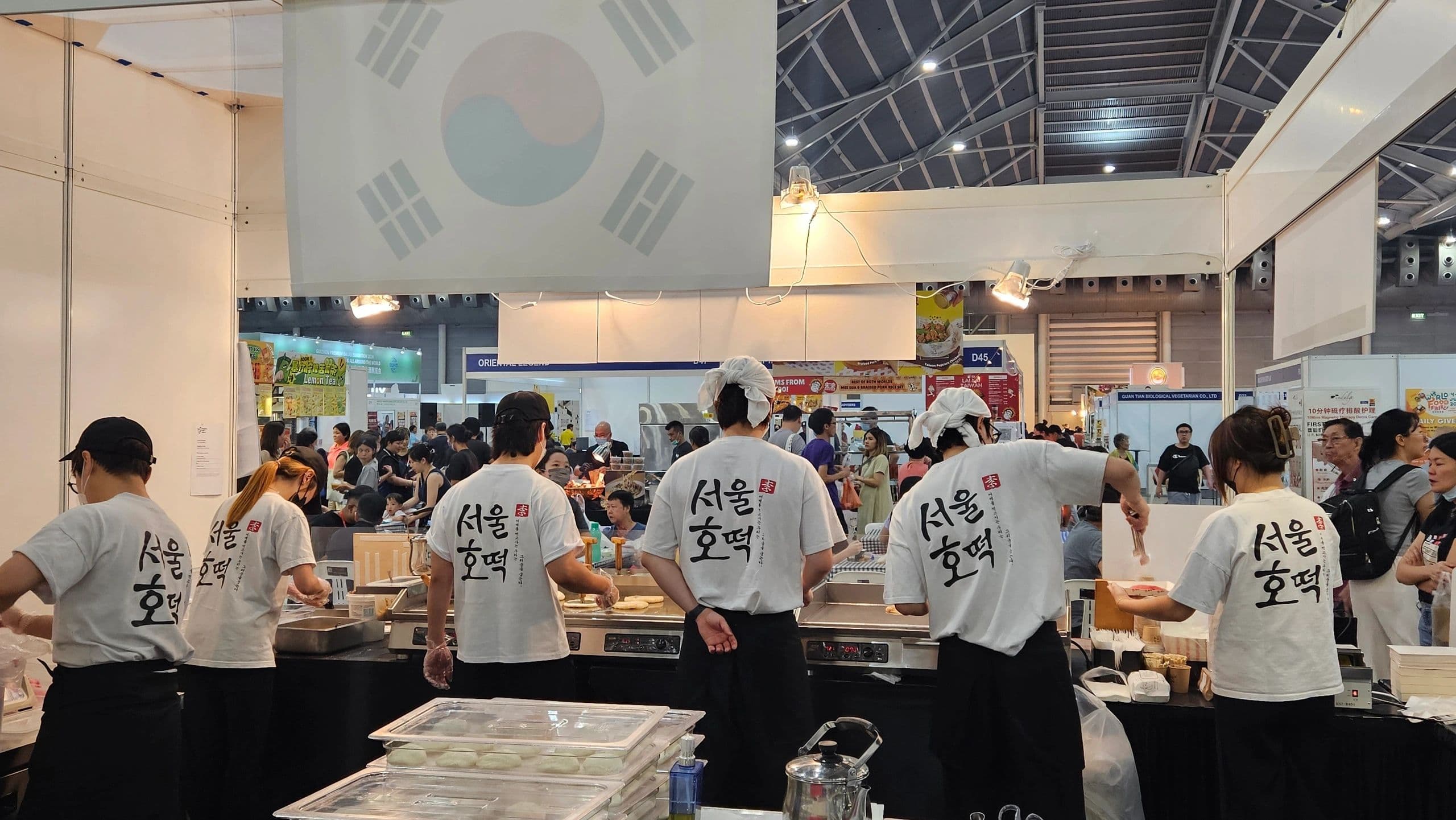 Making hotteok